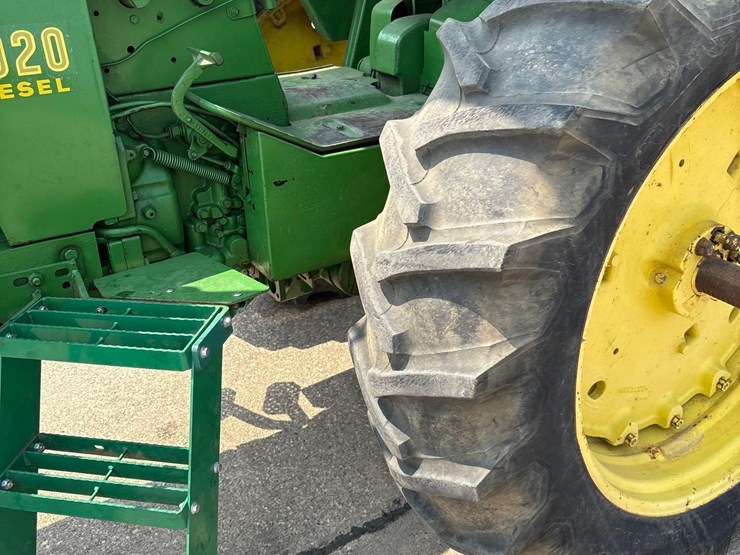 john-deere-3020-image-7