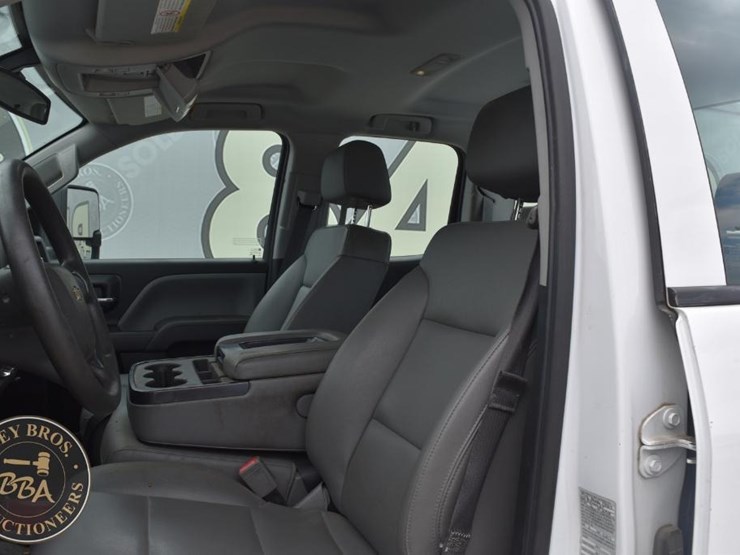 2018-chevrolet-silverado-2500hd-image-16