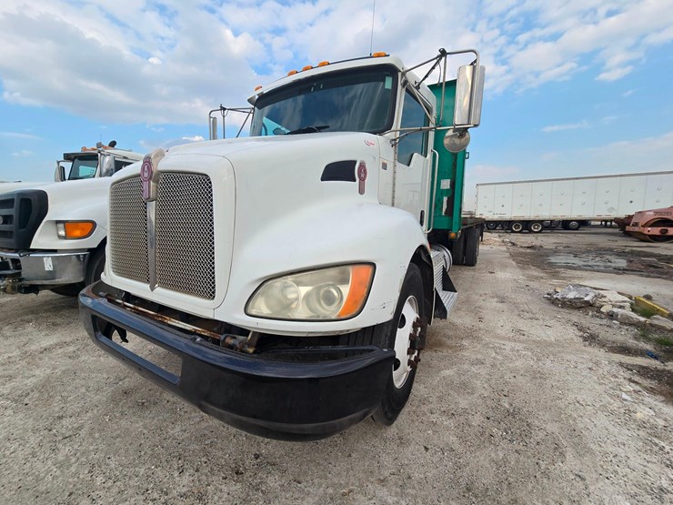 2010-kenworth-t370-image-27