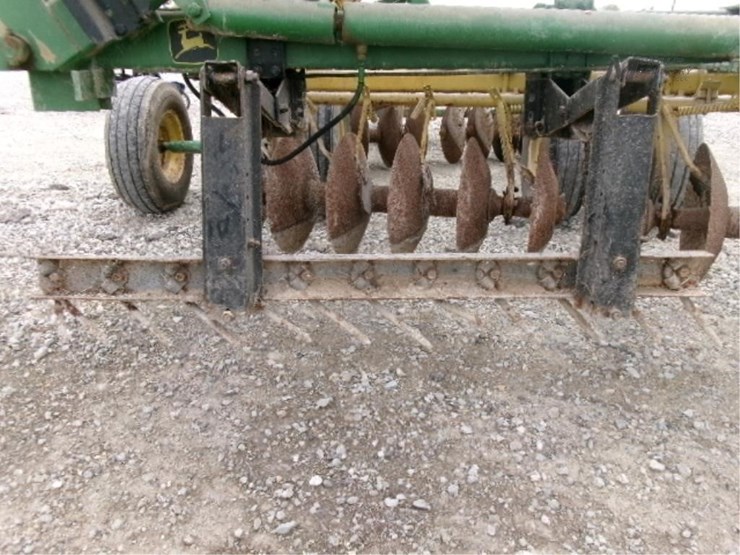 john-deere-220-image-15