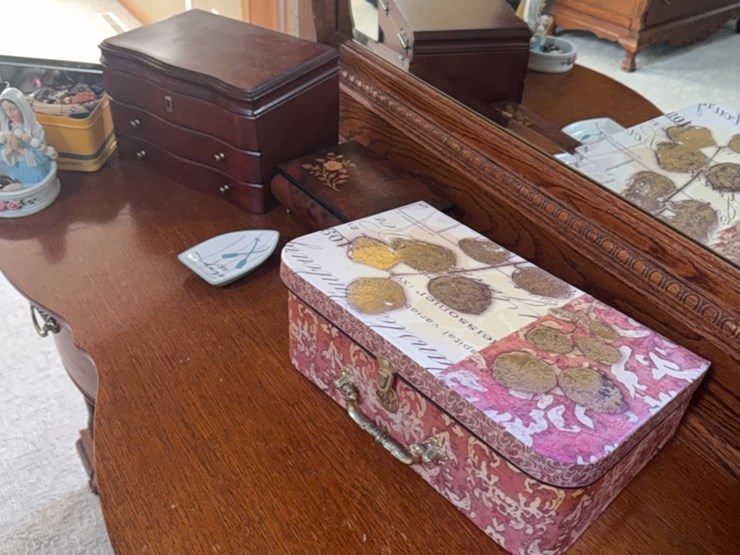jewelry-and-jewelry-boxes-image-2