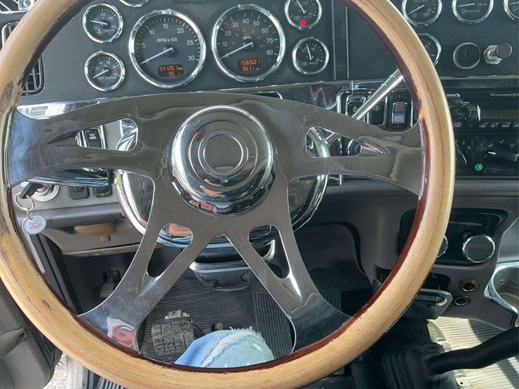 2013-peterbilt-389-image-15