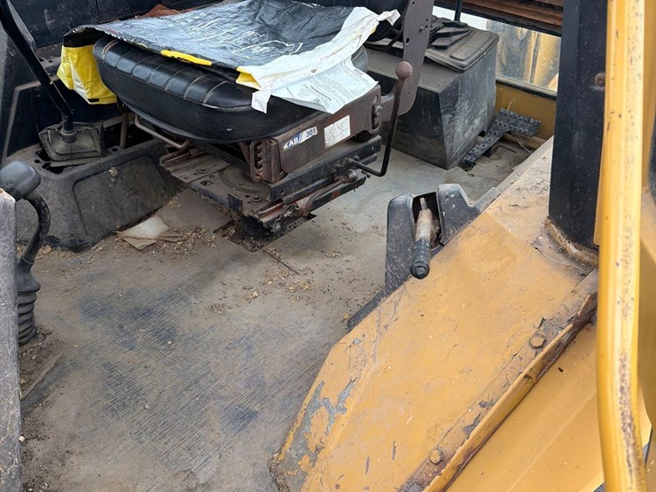 caterpillar-416-image-34