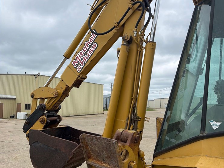 caterpillar-416-image-21