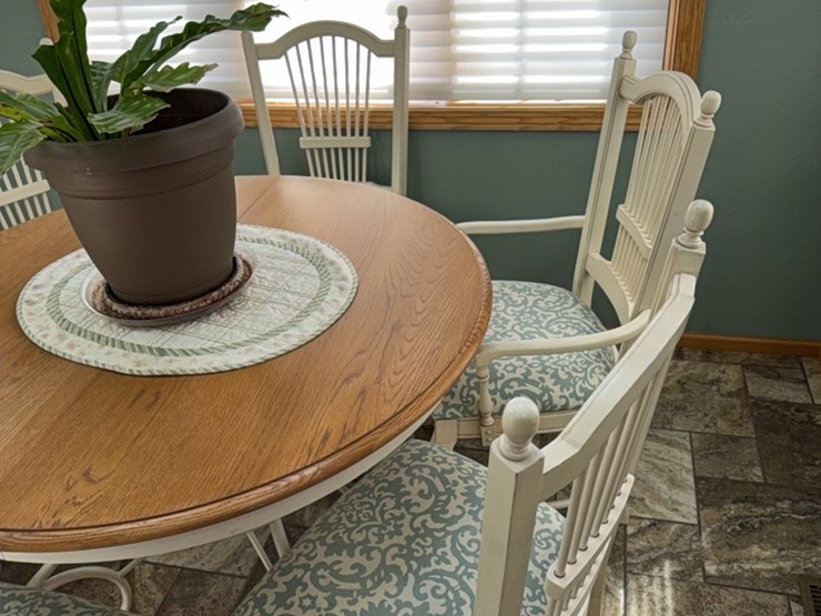 kitchen-table-and-6-chairs(does-not-include-plant)-image-7