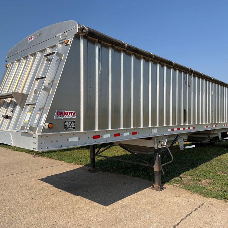 2010 Dakota 4100 41ft Semi Grain Trailer