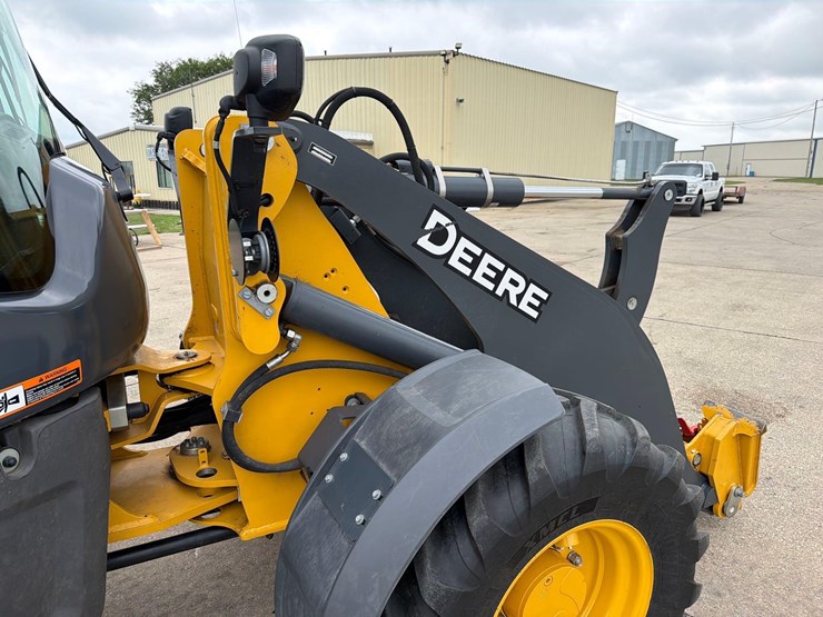 2021-deere-324l-image-19