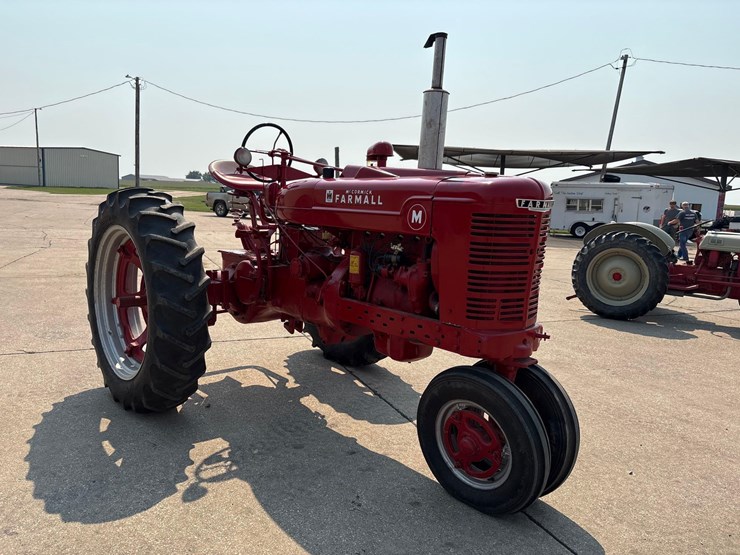 1949-farmall-m-tractor-image-2