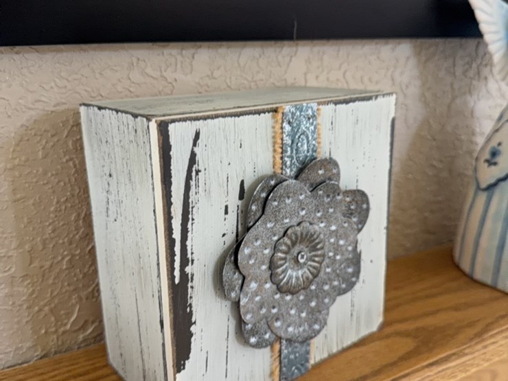 mirror-and-mantel-decorations-image-5