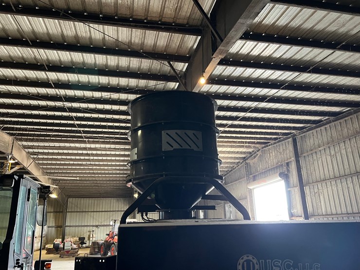 usc-800-seed-treater-with-guardrails-and-screen-image-33