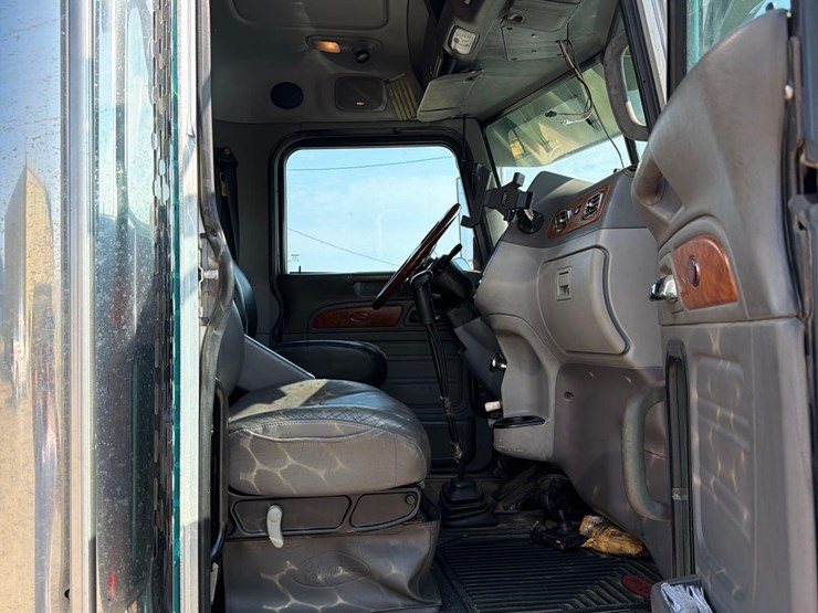 2007-peterbilt-379-image-53