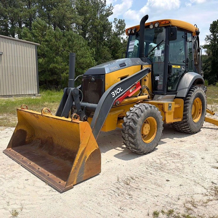 2017 DEERE 310L