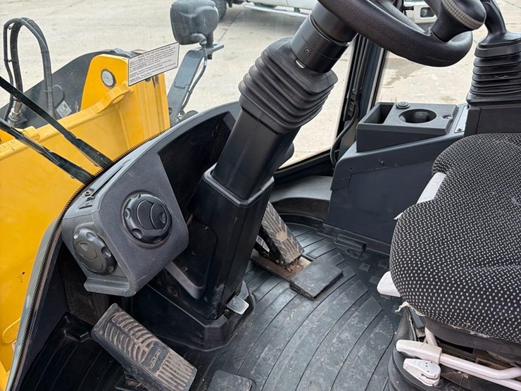 2021-deere-324l-image-36