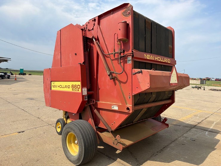 new-holland-660-image-5