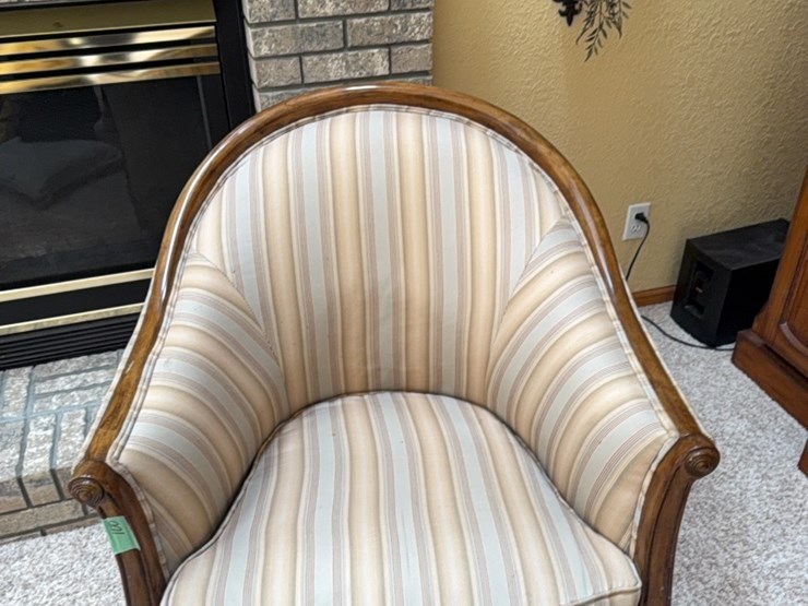 accent-chair-image-3