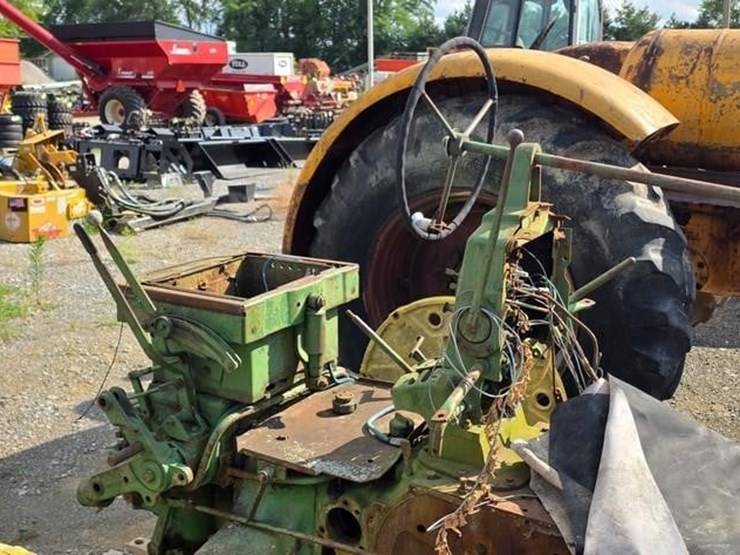 john-deere-tractor-(not-running)-image-8