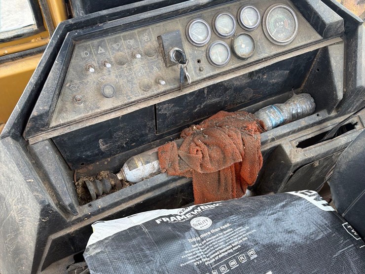 caterpillar-416-image-40