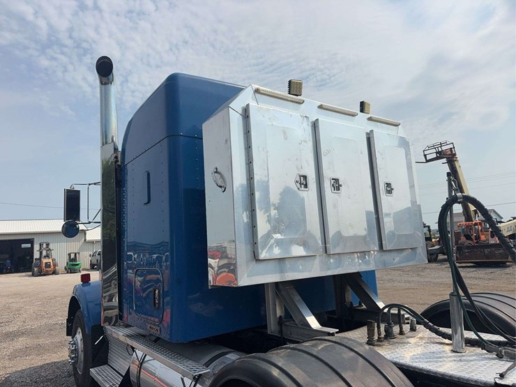 2012-kenworth-t800-image-3