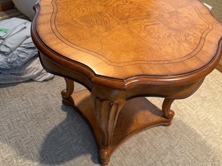 end-table,-nice-shape-image-6