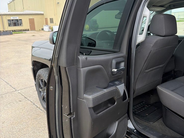 2018-chevrolet-1500-image-27