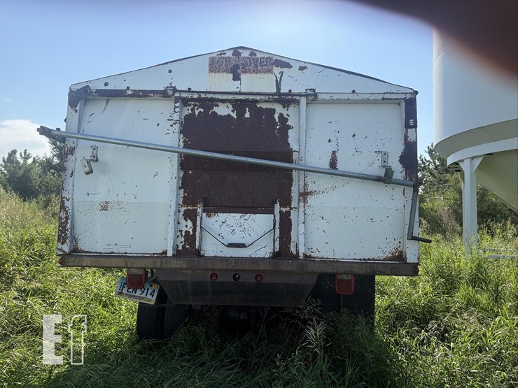 international-grain-truck-image-7
