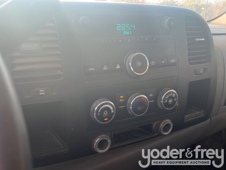 2010-chevrolet-silverado-2500-image-18