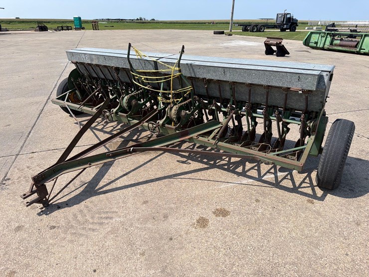 john-deere-b-image-2