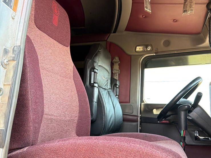 2010-kenworth-t660-image-52