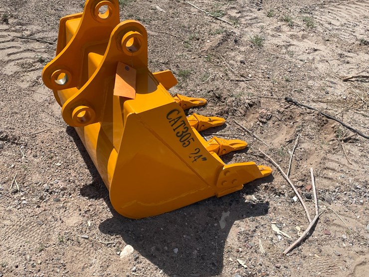 2026-caterpillar-305-image-9