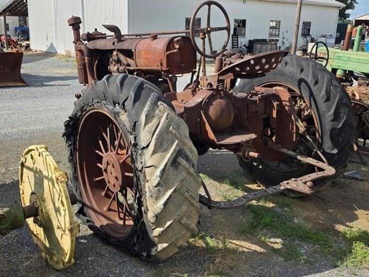 farmall-f20-tractor-(not-running)-image-3