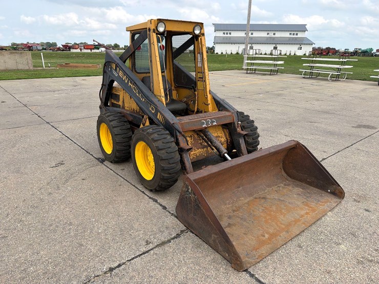 new-holland-l555-image-1
