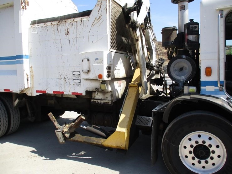 2010-peterbilt-320-image-18