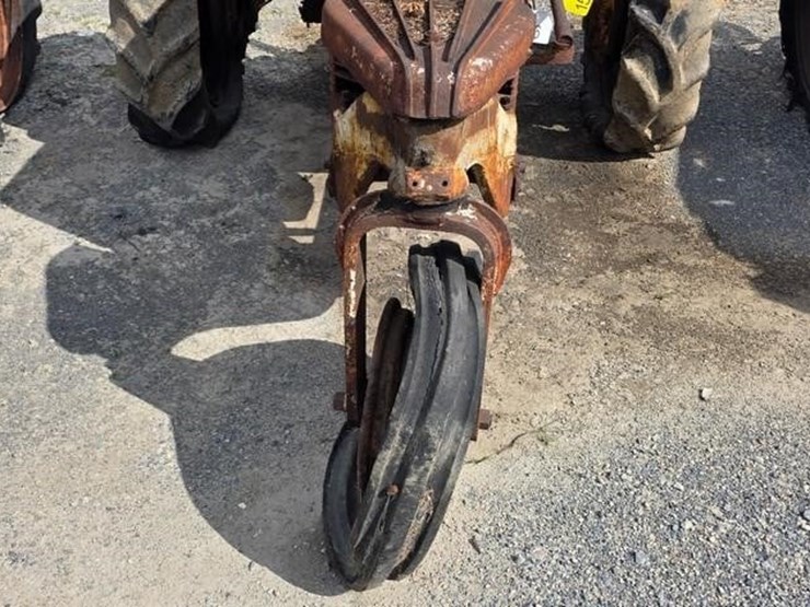 silver-king-tractor-(not-running)-106-image-16