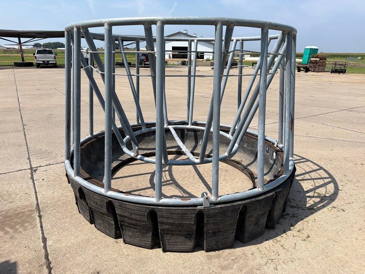 8-1/2ft-round-bale-feeder-image-6