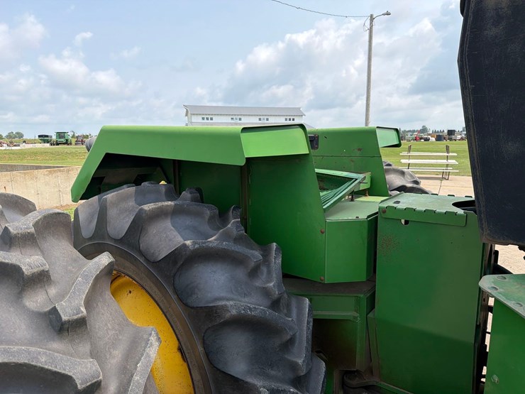 john-deere-8560-image-13