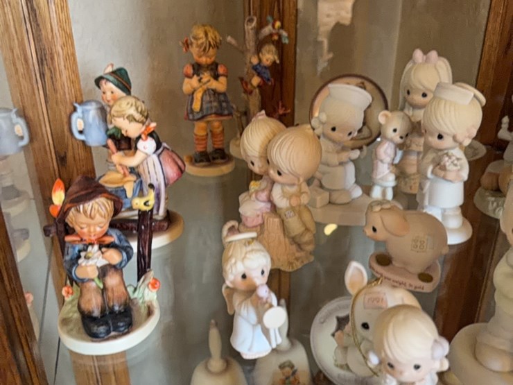 precious-moments-set,-also-more-goebel-pieces,-west-germany.-winning-bidder-takes-all-(19-total)-image-2
