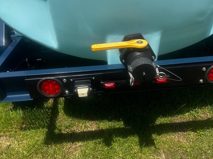 pristine-ag-spray-tanker-trailer-with-1610-gallon-tank-and-as300-pump-image-8