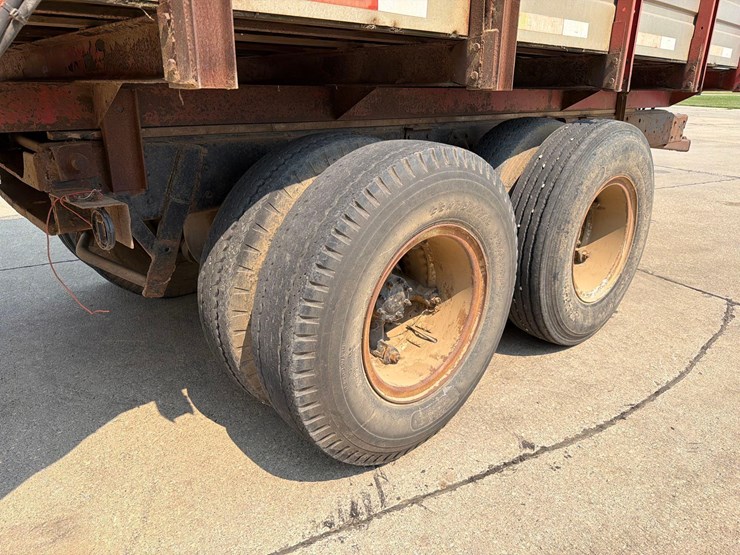 h&s-18ft-rear-unload-silage-wagon-image-2