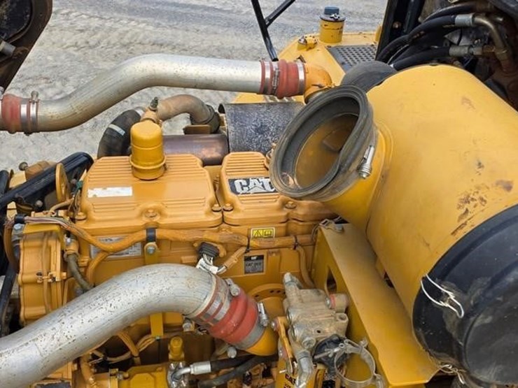 2011-caterpillar-740-image-48