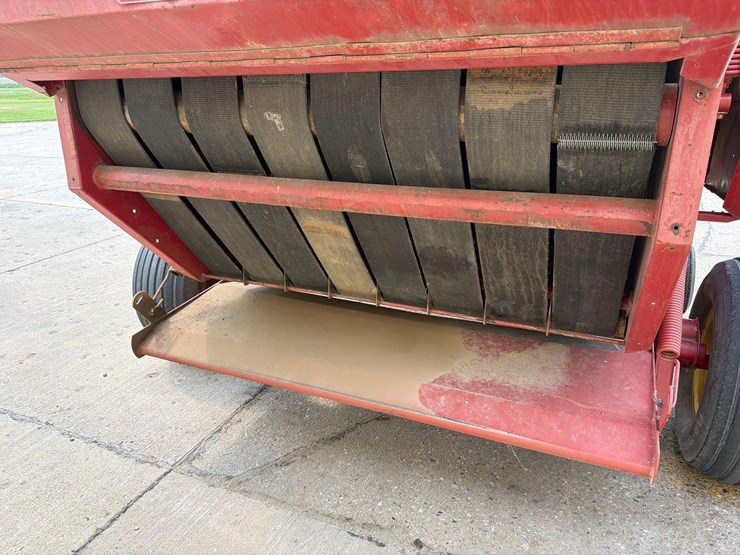 new-holland-660-image-31