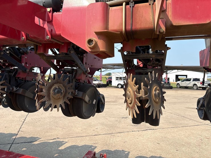 2011-case-ih-1240-image-34