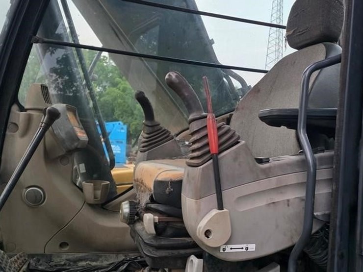 2011-deere-240d-lc-image-80