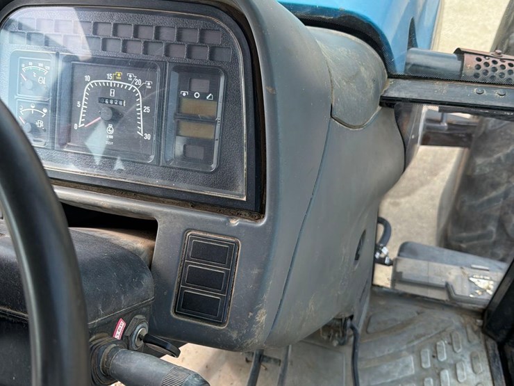 new-holland-8560-image-40