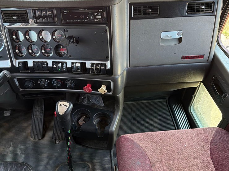 2010-kenworth-t660-image-47