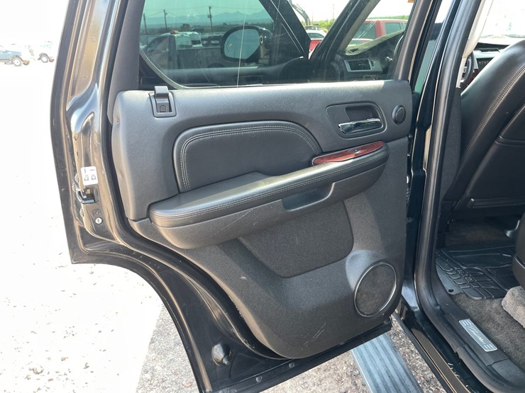 2009-cadillac-escalade-image-75