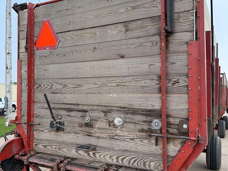 roorda-16ft-rear-unload-silage-wagon-image-16