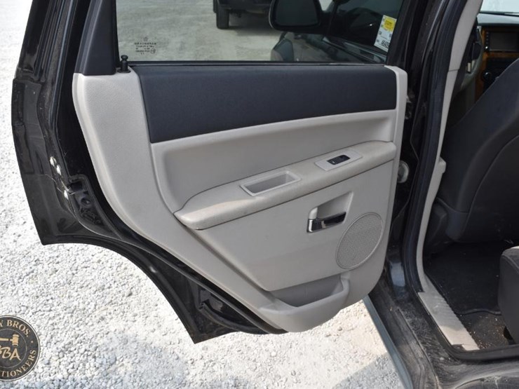 2009-jeep-grand-cherokee-limited-image-25