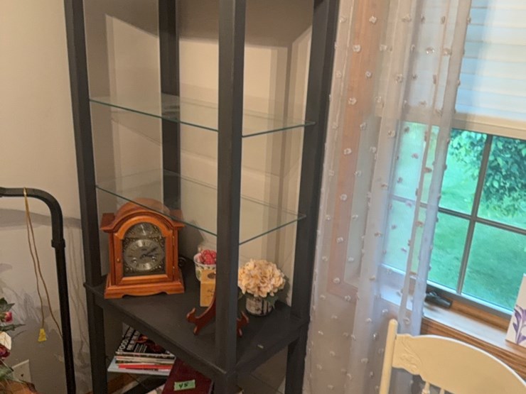 6-foot-shelf,-excellent-quality,-gray,-has-glass-shelves,-and-light-on-top-image-6