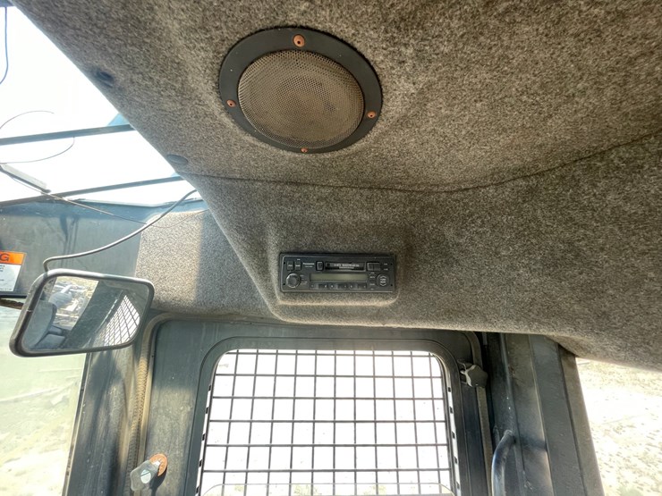 2010-caterpillar-553-image-47