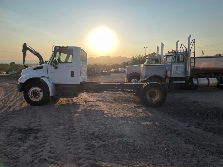 2003-international-durastar-4200-image-8